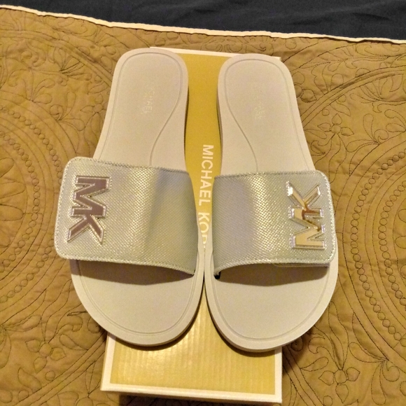 Michael Kors MK Slides Sandals - Picture 10 of 10